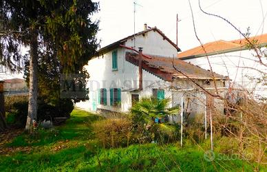 CASA INDIPENDENTE su QUATTRO LATI con TERRENO di C