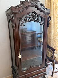 Mobile vetrina antica/stile classico con intagli