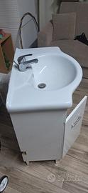 mobiletto con lavabo bianco