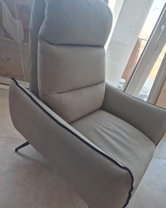 Poltrona moderna+ pouf