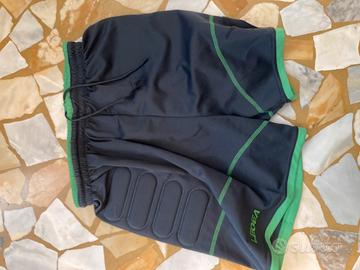 Pantaloncini da portiere del marchio Legea