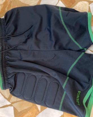 Pantaloncini da portiere del marchio Legea
