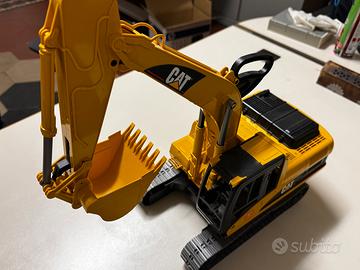 Escavatore giocattolo cat