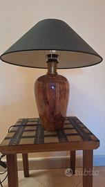 Lampada da tavolo moderna completa di paralume