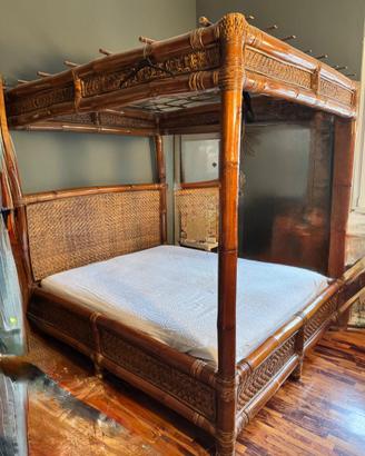 Letto a baldacchino in stile Bali