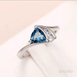 Anello Huitan con Zircone Blu Trillion