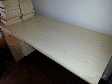 Scrivania legno chiaro