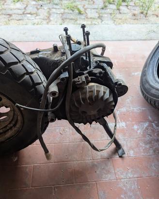 Svariati pezzi scooter booster Aprilia SR mbk neos