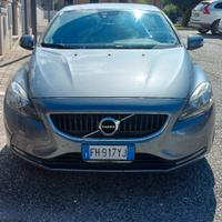 VOLVO V40 D2