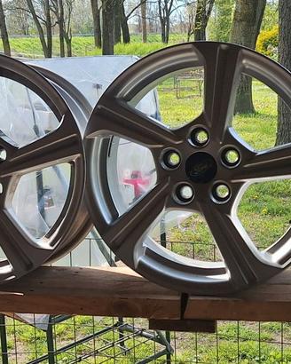 Cerchi in lega da 16 pollici per Ford Puma