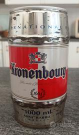 Lattina e bottiglie vintage