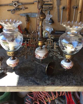 Lampadario, specchio e candelabro