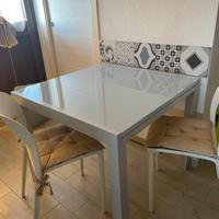Tavolo moderno in vetro allungabile