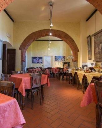 Villa di 2550 m² con più di 5 locali e box auto a 