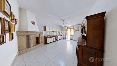 SOLUZIONE INDIPENDENTE CON CANTINA E TERRAZZO