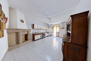 SOLUZIONE INDIPENDENTE CON CANTINA E TERRAZZO