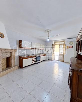 SOLUZIONE INDIPENDENTE CON CANTINA E TERRAZZO