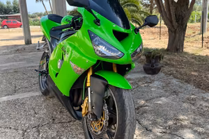 Kawasaki ninja zx6r 636  (2006)