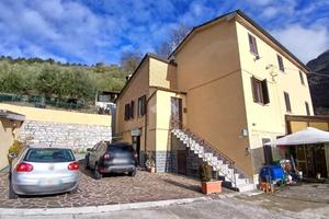 4 LOCALI A GUBBIO