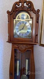 Orologio a pendolo a colonna