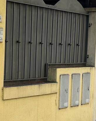 Recinzione con pannello zincato