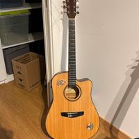 Chitarra acustica elettrificata