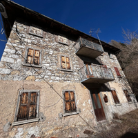 Casa singola, con 1450, mq dì terreno edificabile