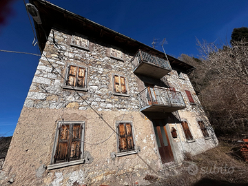 Casa singola, con 1450, mq dì terreno edificabile