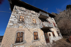 Casa singola, con 1450, mq dì terreno edificabile