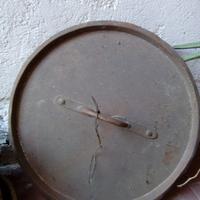 Antico coperchio in rame