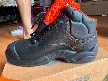 scarpe di lavoro nuovi con scatola