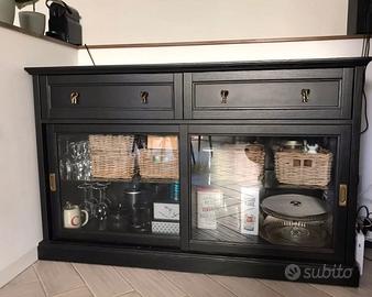 Cassettiera vetrata nera