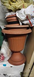 vasi di plastica e terracotta e ceramica