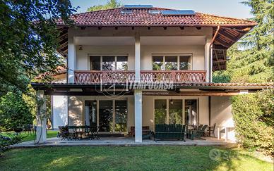 VILLA DA 600MQ, FRAZIONATA IN DUE, NEL PIENO CENTR