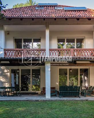 VILLA DA 600MQ, FRAZIONATA IN DUE, NEL PIENO CENTR