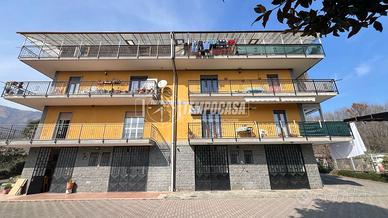 CASELETTE CENTRO - INTERA PALAZZINA DI TRE PIANI C