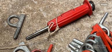 Perforatore e chiodi a  pressione
