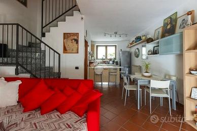 CASA SEMINDIPENDENTE A MONTICELLO BRIANZA