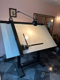 Tavolo da disegno con tecnigrafo (Zucor)
