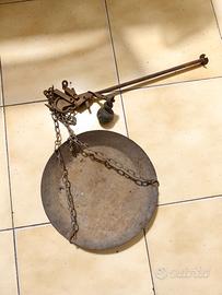 Antica bilancia Stadera in ferro.