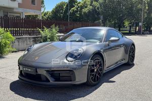 PORSCHE 911 Carrera 4 GTS