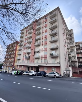 Gioeni / Etnea alta - 4 vani ottìmo investimento