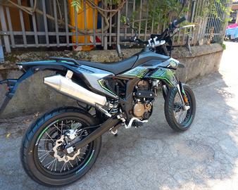 New motard kl kxe 125 m.piaggio abs