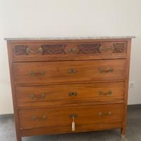 Comò a 4 cassetti capienti