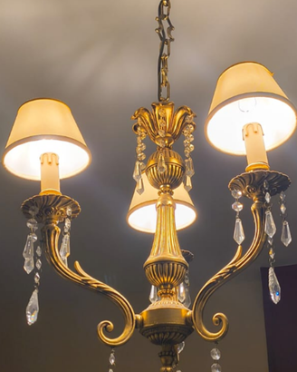 Lampadario classico vintage, a 3 luci in ottone e