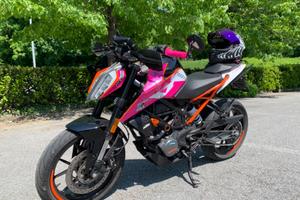 KTM 125 Duke rosa