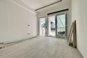 Bilocale con corte esterna privata a 350m dal mare