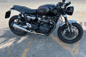 Triumph Speed Twin 1200 stealth edition