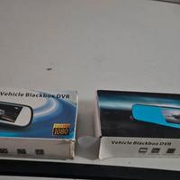 specchietto auto con dash cam