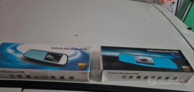 specchietto auto con dash cam